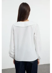  Collection قميص منسوج من القطن إكرو - ياقة مطرزة، مقاس عادي TWOSS23GO00009