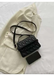 حقيبة منقوشة ذات سلسلة صغيرة للنساء