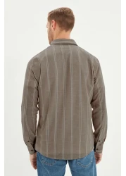  Collection قميص بيج بقصة ضيقة وياقة بأزرار وقصة رفيعة TMNSS20GO0092