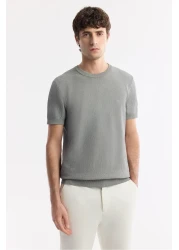 Avva تي شيرت رجالي رمادي اللون ذو قصة عادية وياقة دائرية ونسيج محبوك B005119