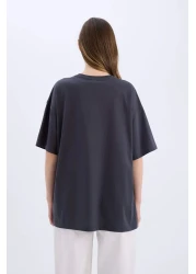 Defacto تي شيرت Cool Looney Tunes كبير الحجم ذو رقبة دائرية وأكمام قصيرة D9129ax25sm