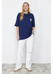  Collection تي شيرت محبوك 100% من القطن باللون الأزرق الداكن مقاس كبير/واسع برقبة دائرية TWOSS23TS00321