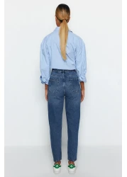  Collection جينز أمي عالي الخصر باللون الأزرق الداكن TWOAW24JE00076