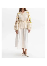 Lavanta Tekstil قميص مزين بالزهور ومطرز بتفاصيل جلد