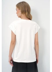 Trend Alaçatı Stili Women's White Crew Neck Pearl Fastener Sleeveless Sandy Blouse Alc-X13522