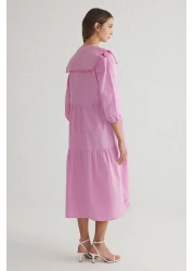  Collection فستان منسوج متوسط الطول بتفاصيل مطرزة باللون الأرجواني TWOSS25EL00061