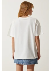 Happiness İstanbul تي شيرت محبوك كبير الحجم مطرز برقبة دائرية باللون الأبيض للنساء NJ00142