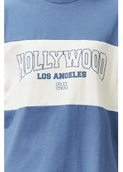  Collection تي شيرت محبوك كبير الحجم/مقاس واسع من القطن 100% باللون النيلي مع طباعة المدينة TWOSS24TS00079