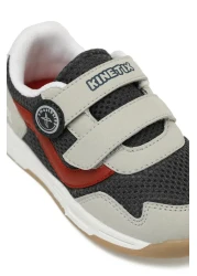 Kinetix 101929747 حذاء رياضي للأولاد باللون الأزرق الداكن والأحمر من Haren B