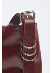 Trendyol Shoes حقيبة كتف نسائية من الجلد الصناعي المتجعد باللون العنابي TAKSS25OC00029