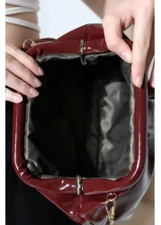 Moda Lime حقيبة يد وكتف نسائية حديثة بحزام متقاطع من الجلد اللامع