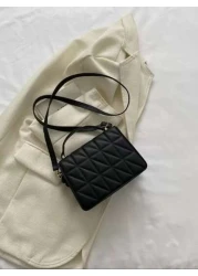 حقيبة منقوشة ذات سلسلة صغيرة للنساء