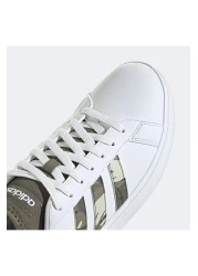 adidas حذاء رياضي رجالي باللون الأبيض من Grand Court Base 2.0