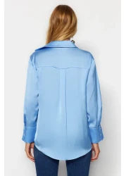  Collection قميص منسوج من الساتان مقاس كبير/واسع باللون الأزرق TWOAW24GO00211