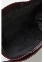 Trendyol Shoes حقيبة كتف نسائية من الجلد الصناعي المتجعد باللون العنابي TAKSS25OC00029