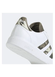 adidas حذاء رياضي رجالي باللون الأبيض من Grand Court Base 2.0