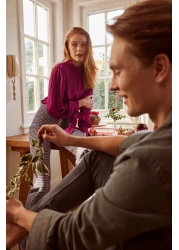  Collection بلوزة منسوجة من الساتان - لون برقوقي، تفاصيل ربطة عنق TOFAW19FG0082