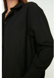  Collection قميص أسود بجيب واحد/قميص واسع من القطن المنسوج TWOAW20GO0115